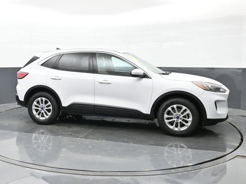 Used 2020 Ford Escape SE image 9
