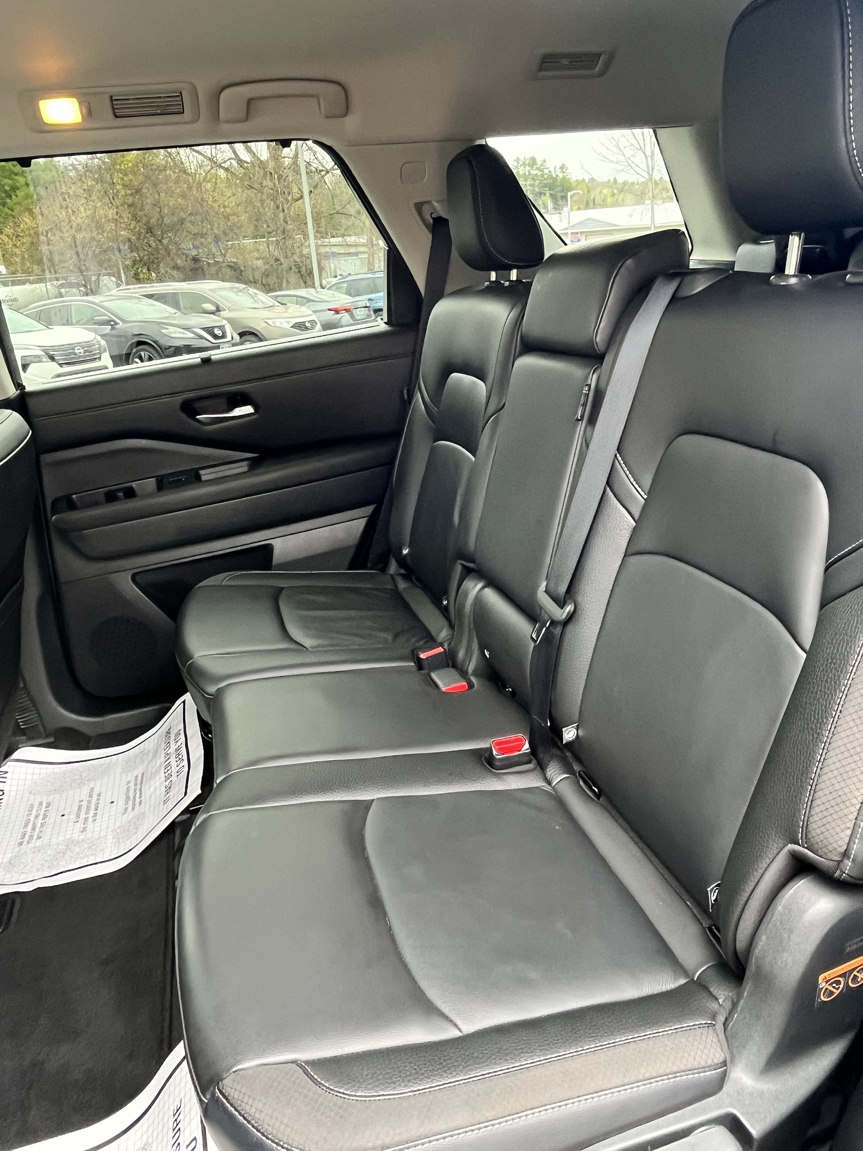 Used 2025 Nissan Pathfinder SL AWD/4WD image 16