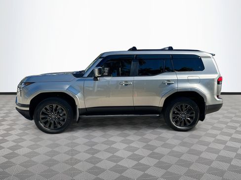 Used 2024 Lexus GX 550 image 4