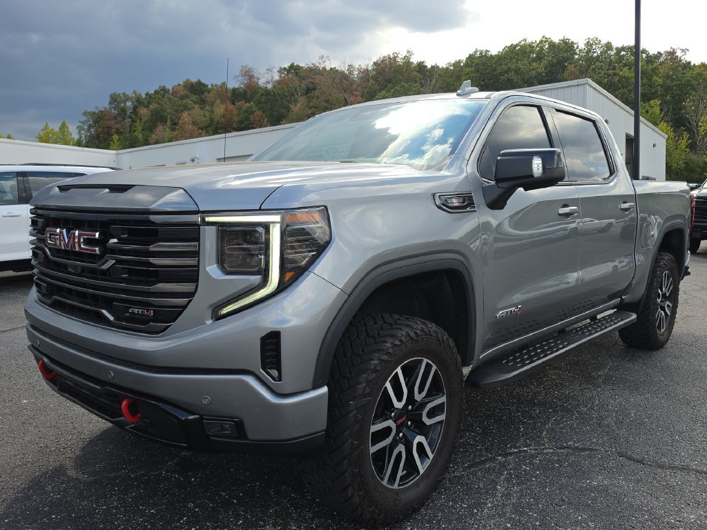 Used 2023 GMC Sierra 1500 AT4 w/ Technology Package AWD/4WD image 4