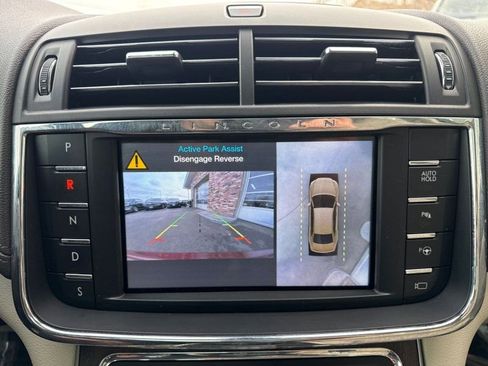 Used 2018 Lincoln Continental Select image 28