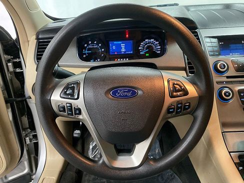 Used 2017 Ford Taurus SE image 24