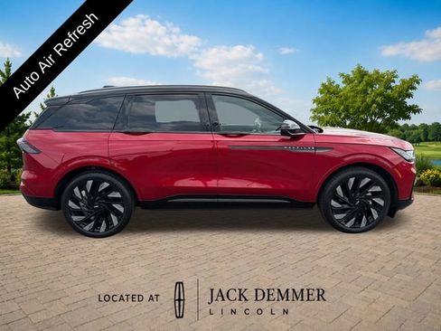 Used 2024 Lincoln Nautilus Reserve w/ Equipment Group 202A AWD/4WD image 9