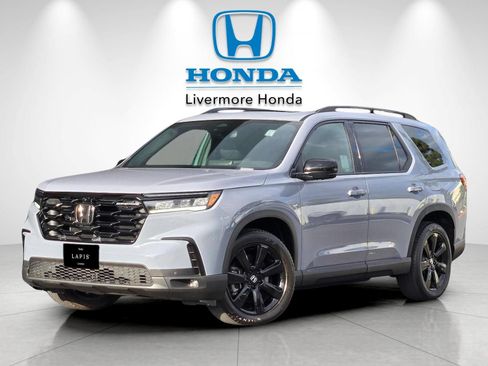 Used 2025 Honda Pilot Black Edition image 2