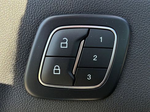 Used 2025 Ford Escape Platinum AWD/4WD image 19