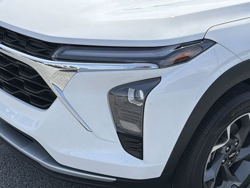 Used 2025 Chevrolet Trax LT w/ Driver Confidence Package FWD image 27