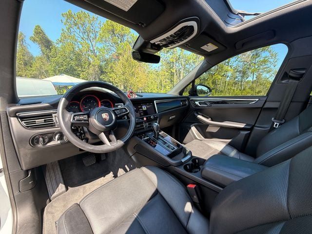 Used 2024 Porsche Macan AWD/4WD image 15
