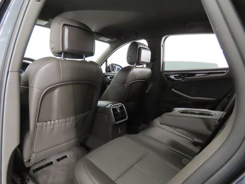 Certified 2025 Porsche Macan AWD/4WD image 45