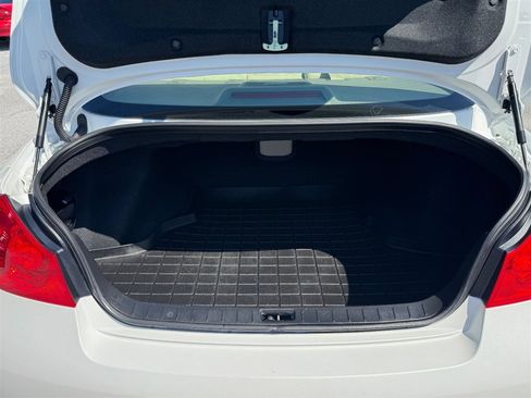 Used 2011 INFINITI G37 x Sedan w/ Premium Pkg image 17