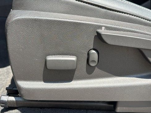 Used 2019 Chevrolet Colorado Z71 AWD/4WD image 14
