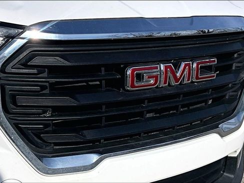 Used 2023 GMC Terrain SLE w/ Driver Convenience Package image 39