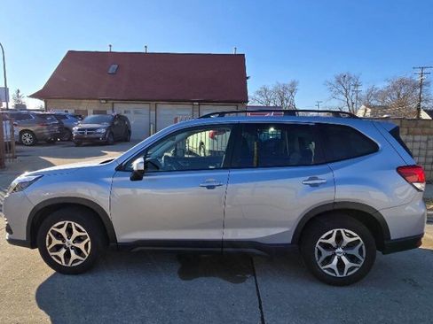 Used 2023 Subaru Forester Premium image 7