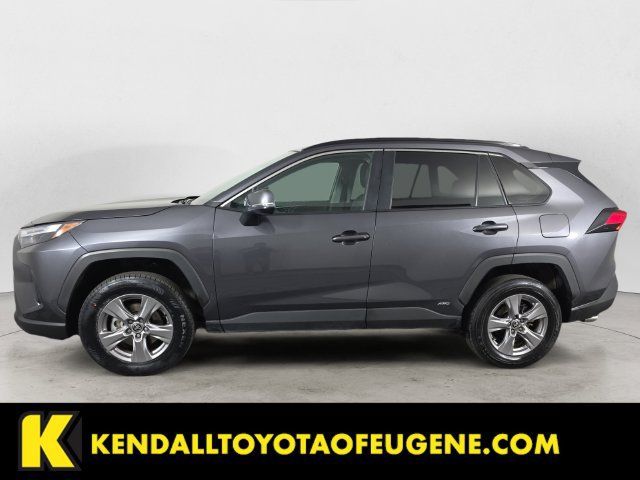 Used 2025 Toyota RAV4 XLE AWD/4WD image 8