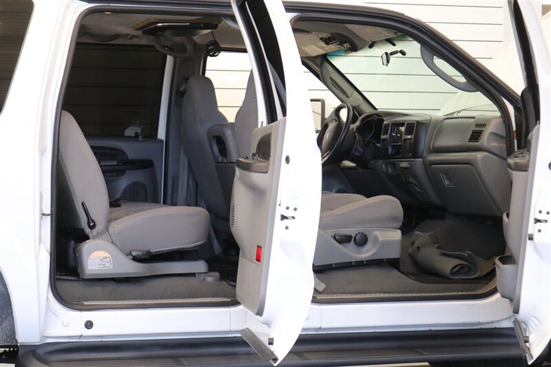Used 2005 Ford Excursion XLT AWD/4WD image 33