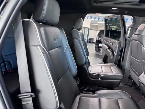 Used 2021 Cadillac Escalade Premium Luxury image 18