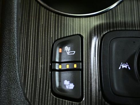 Used 2023 GMC Acadia SLT image 25