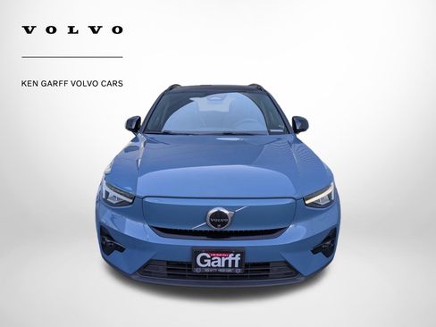 Used 2023 Volvo XC40 Recharge Plus image 9