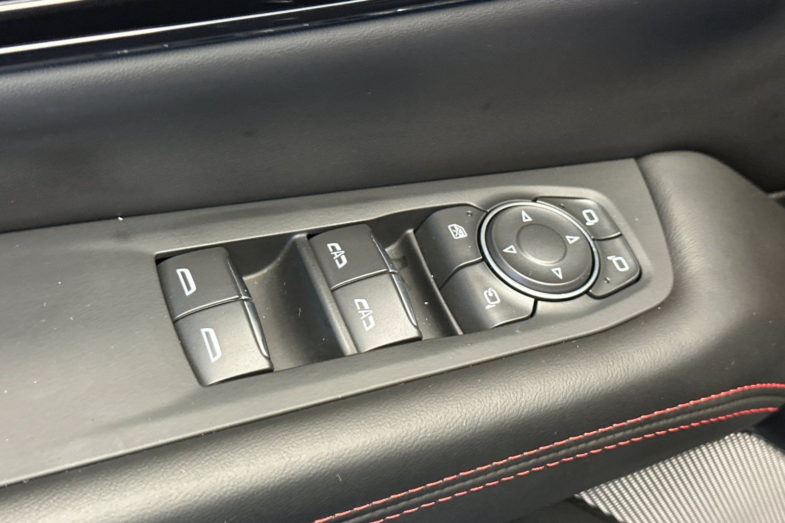 Used 2025 GMC Yukon AT4 Ultimate w/ LPO, AT4 Appearance Package AWD/4WD image 14