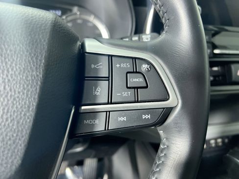 Used 2023 Toyota Highlander LE image 19