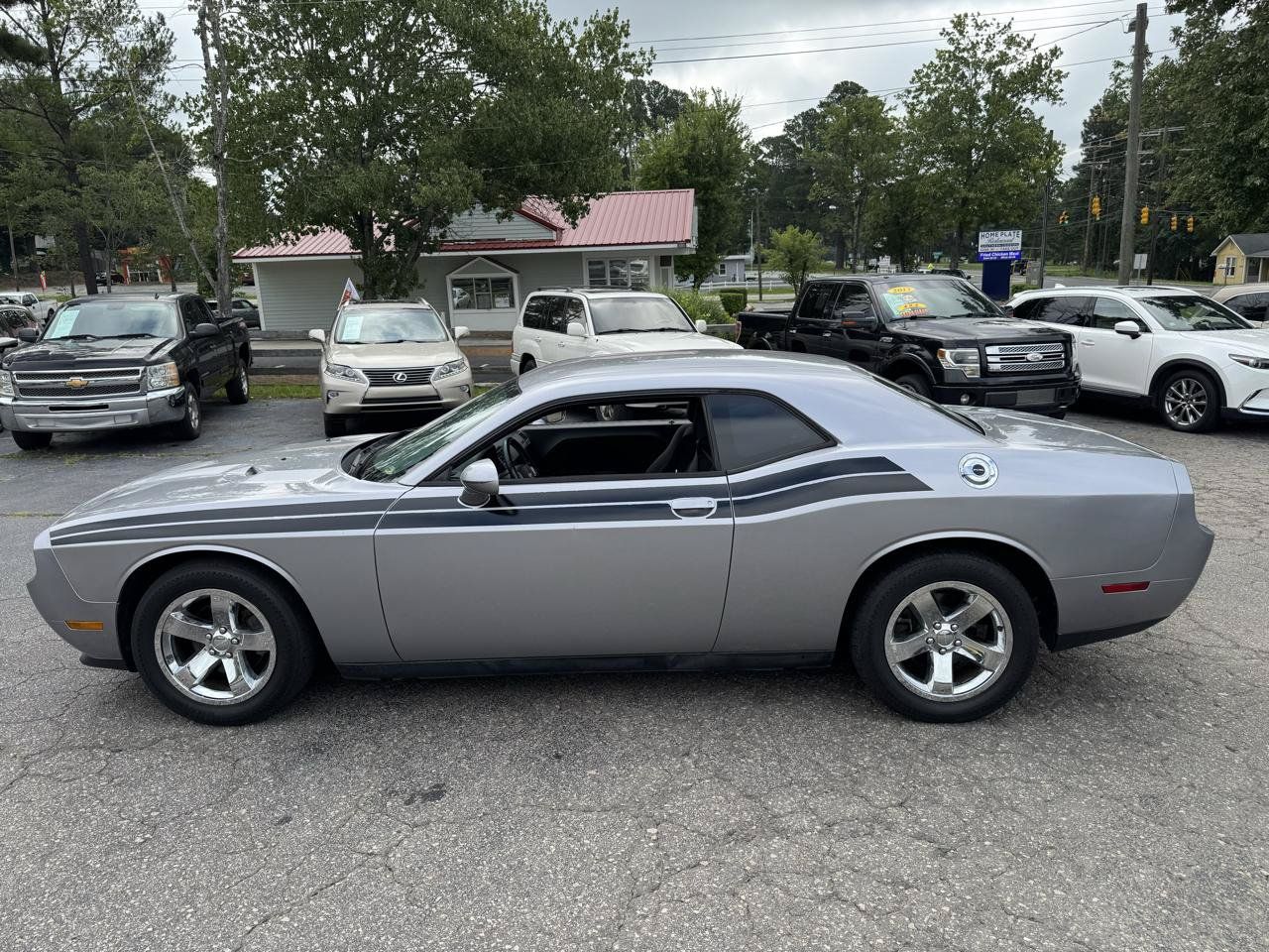 Used 2013 Dodge Challenger SXT RWD image 7