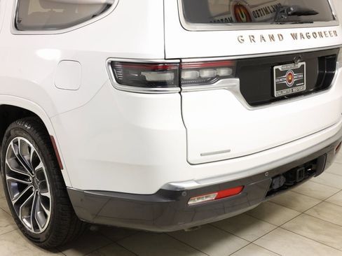 Used 2022 Jeep Grand Wagoneer Series III w/ Rear Seat Video Group 1 image 50