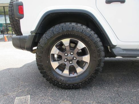 Used 2018 Jeep Wrangler Unlimited Sahara AWD/4WD image 26