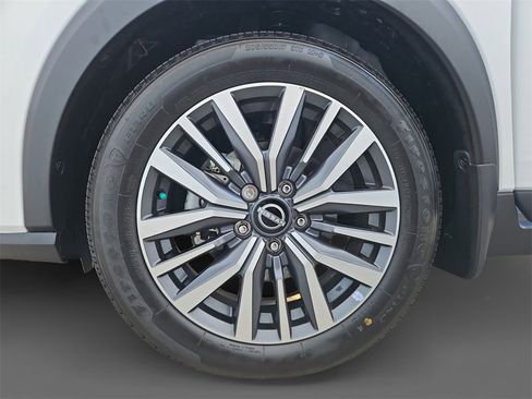 Used 2024 Nissan Kicks SV image 15