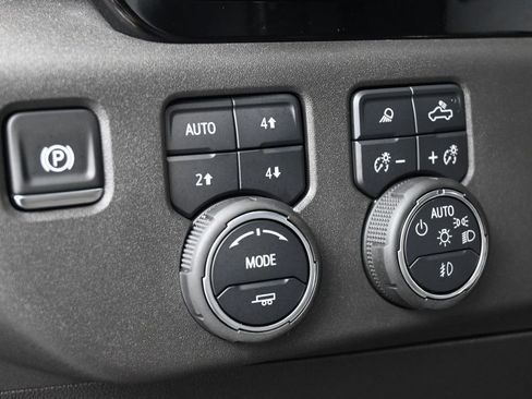 Used 2025 Chevrolet Silverado 1500 ZR2 w/ Technology Package image 17