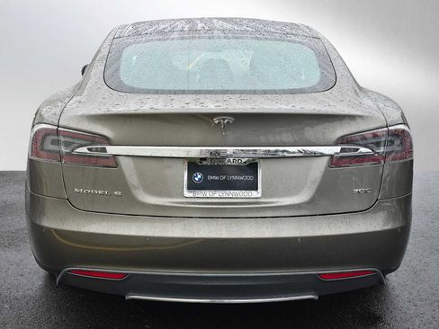 Used 2015 Tesla Model S 70D image 4