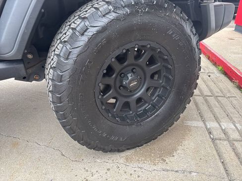 Used 2018 Jeep Wrangler Unlimited Sport S AWD/4WD image 21