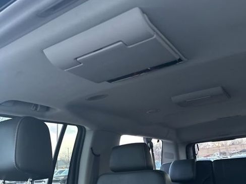 Used 2019 GMC Yukon XL SLT w/ Premium Edition image 16