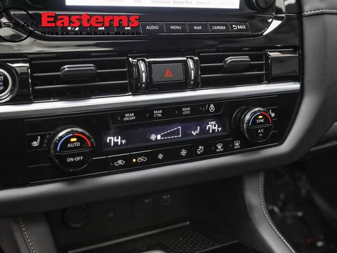 Used 2024 Nissan Pathfinder SL w/ SL Premium Package image 18