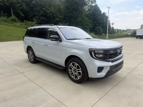 Used 2025 Ford Expedition Active AWD/4WD image 4