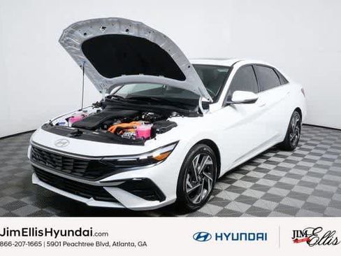 New 2025 Hyundai Elantra Limited image 32