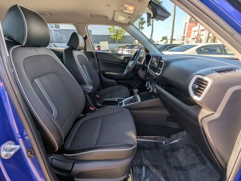 Used 2023 Hyundai Venue Limited image 20