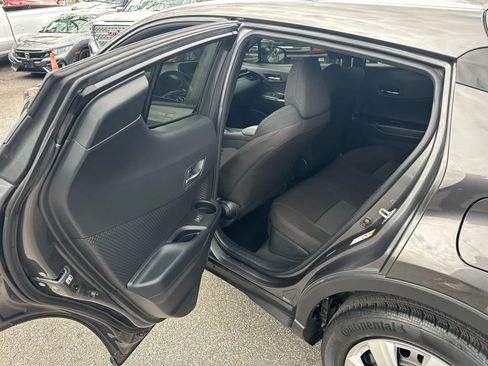 Used 2019 Toyota C-HR LE FWD image 15