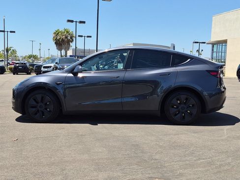 Used 2025 Tesla Model Y Long Range RWD image 8