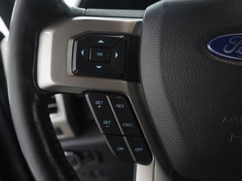 Used 2022 Ford F250 Lariat w/ Black Appearance Package image 26