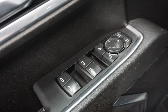Used 2025 GMC Sierra 1500 SLT AWD/4WD image 9