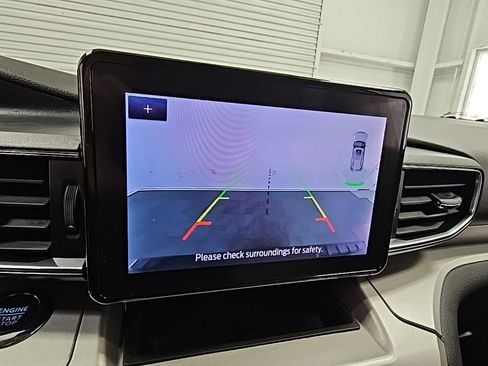 Used 2022 Ford Explorer XLT w/ Equipment Group 202A image 18