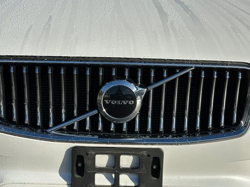 Used 2022 Volvo XC90 T5 Momentum w/ Climate Package image 12