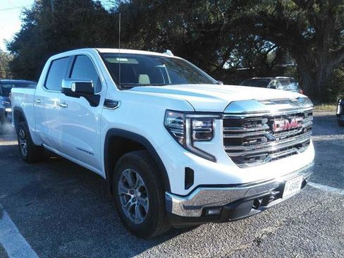 Used 2024 GMC Sierra 1500 SLT image 2