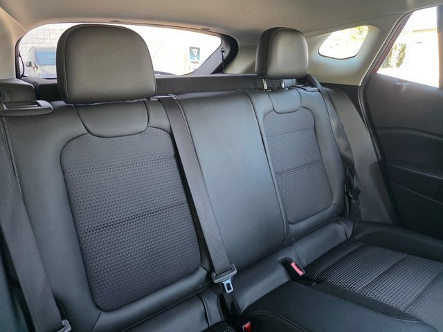 Used 2025 Chevrolet Trax LT FWD image 16