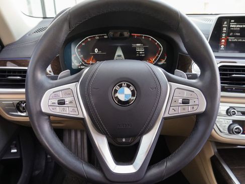 Used 2021 BMW 740i w/ Premium Package RWD image 15
