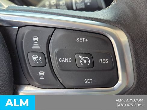 Used 2025 Jeep Wrangler Unlimited Sahara AWD/4WD image 23