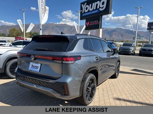 New 2025 Volkswagen Tiguan SE R-Line image 5