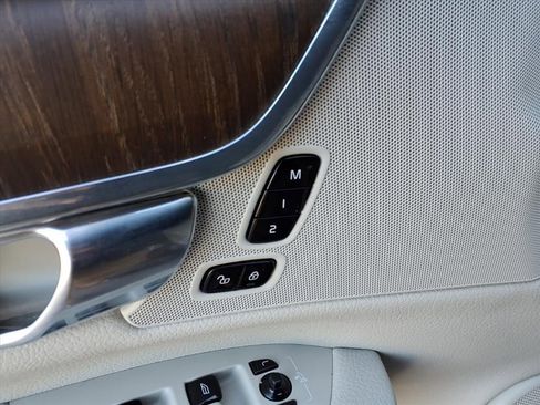 Certified 2021 Volvo V90 T6 Cross Country w/ Climate Package image 17