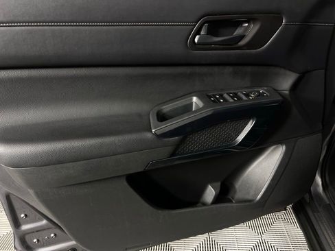 Used 2024 Nissan Pathfinder SV w/ Black Appearance Package image 24