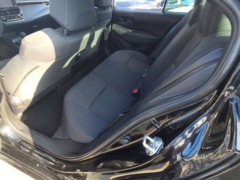 Used 2022 Toyota Corolla LE FWD image 4