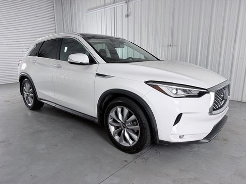 Certified 2020 INFINITI QX50 Luxe w/ Navigation Package FWD image 3